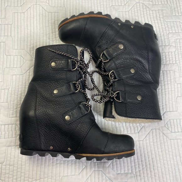 Sorel Joan of Arctic Mid Lace Up Wedge Black Leather Shearling Sz 8 - Picture 2 of 11